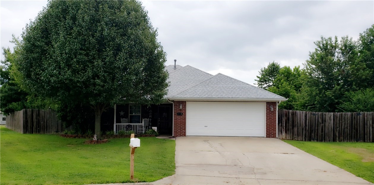 Charming 3 bedroom 2 bath home in Oakwoods Subdivision. Enjoy this open floor plan with gas fireplace,. Kitchen features tons of cabinet space, all appliances, eat-in kitchen, new counter tops and ample counter space. Laundry room, two car garage, and attic space. Large master bedroom, large walk-in closet, lots of natural light, and master bathroom. Patio area with fenced in backyard. Brand new roof!!