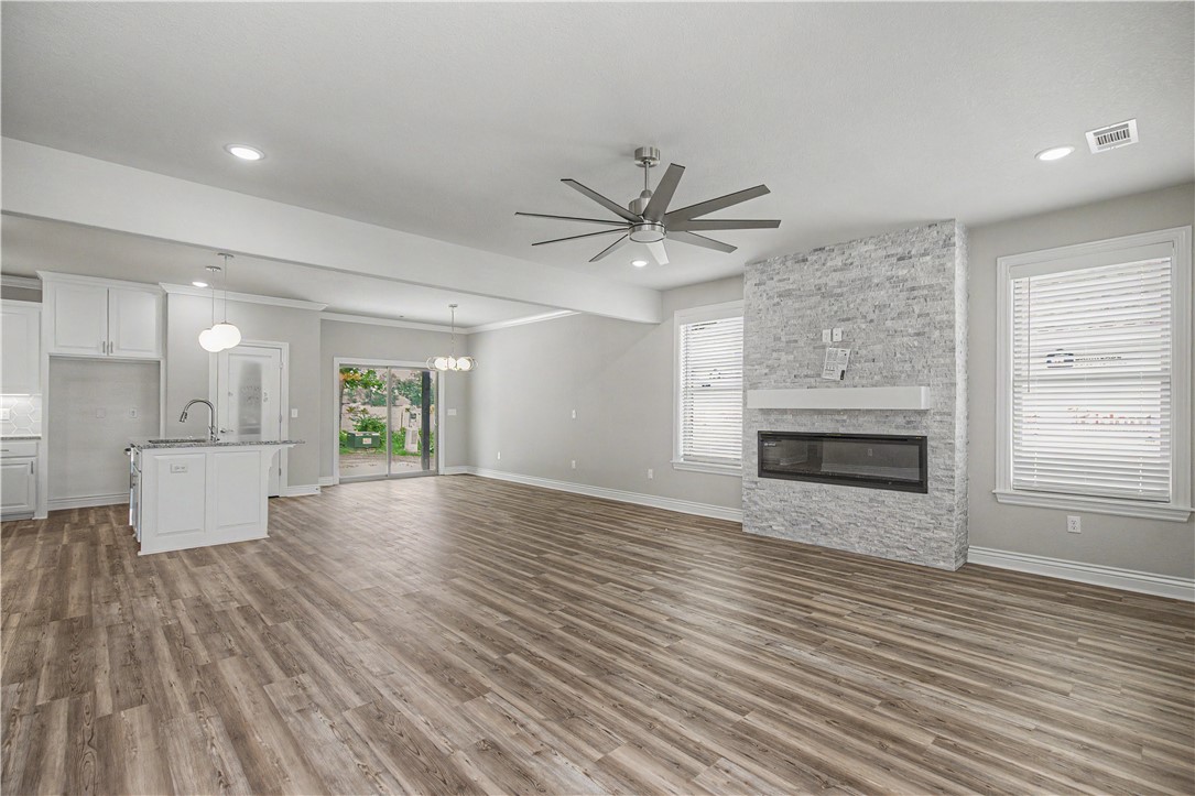 OAK BROOK SUB PH 1-SILOAM SPRINGS - Residential