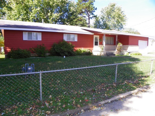 A 3 bedroom, 2 bath, Ranch style home 1,726 sq. ft., single garage. The home does have ch/a (natural gas heat), gas hot water heater (new in 2007), the A/C unit is also fairly new. Living room plus a den with a fireplace, Current termite policy. Two lots - all chain linked fence with mature shade trees. At the asking price of $89,900 and if you figure the lot at only $10,000, and allow $25 per foot for the garage, that leaves just under $46 per square foot for the house! Great Price!  All appliances.