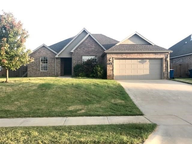 Nice Bentonville Rental Home Available in Riverwalk Subdivision. Open floor plan with over 1700 sq ft and 4 bedrooms with all the amenities like, Granite counter tops, gas log fireplace, split floor plan, 6 ft privacy fenced yard and more all in an Excellent Location.