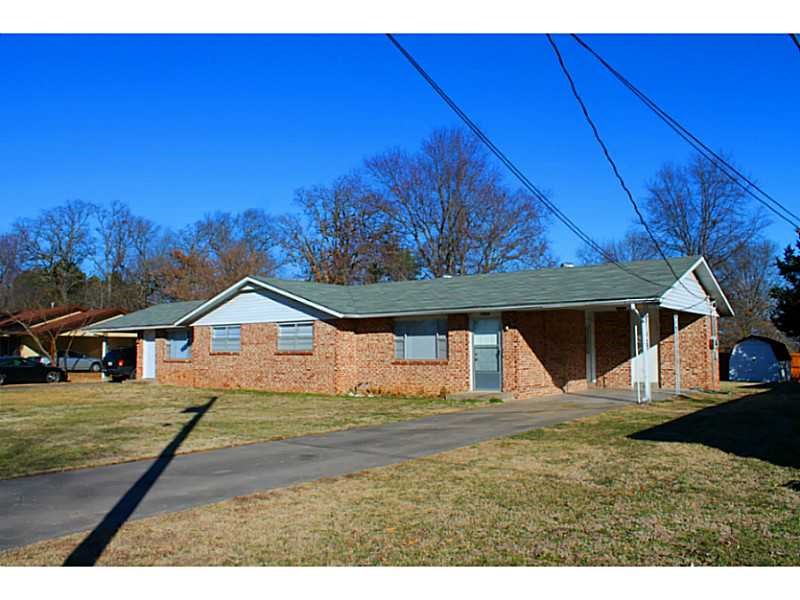 Available to view, April 8th. Great 2 bedroom 1 bath duplex in Rogers! Quick access to shopping and schools! Duplex features: large backyard, 1 car carport, eat-in-kitchen and central heat and air. Maintenance free exterior and located on a dead-end street! Wont last long!