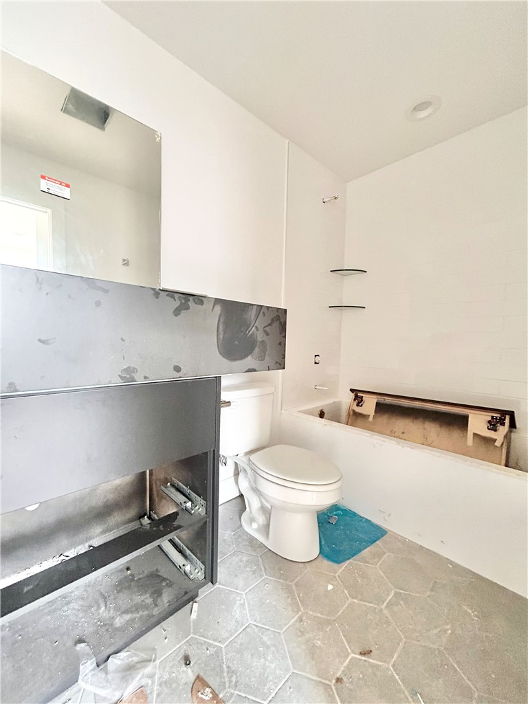 9TH & A HORIZONTAL PROPERTY REGIME-BENTO - Residential