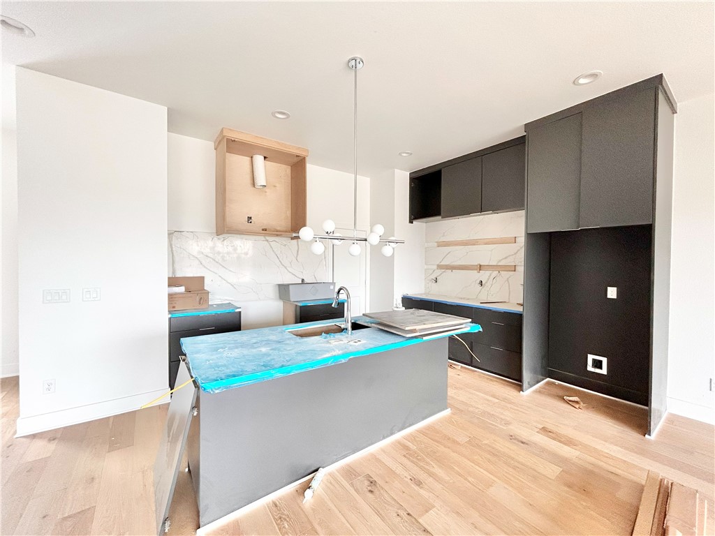 9TH & A HORIZONTAL PROPERTY REGIME-BENTO - Residential