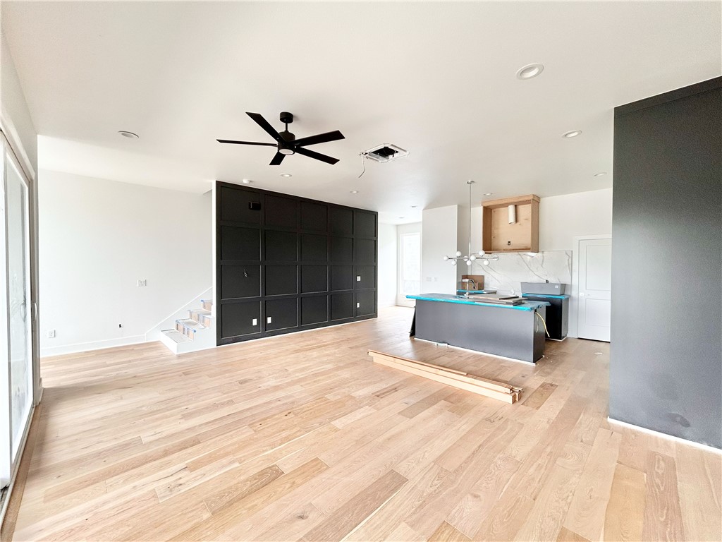 9TH & A HORIZONTAL PROPERTY REGIME-BENTO - Residential