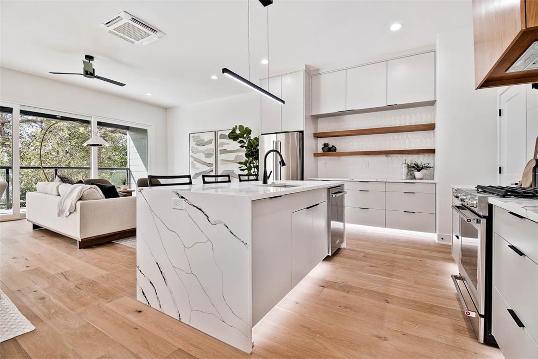 9TH & A HORIZONTAL PROPERTY REGIME-BENTO - Residential