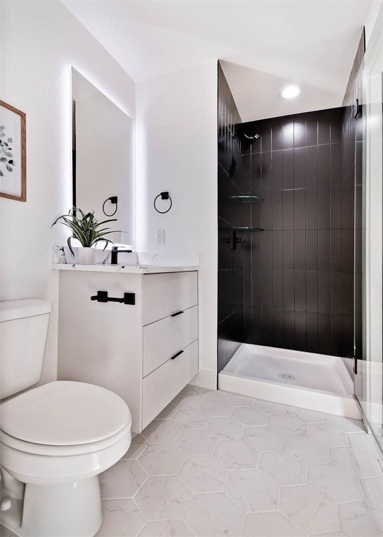 9TH & A HORIZONTAL PROPERTY REGIME-BENTO - Residential