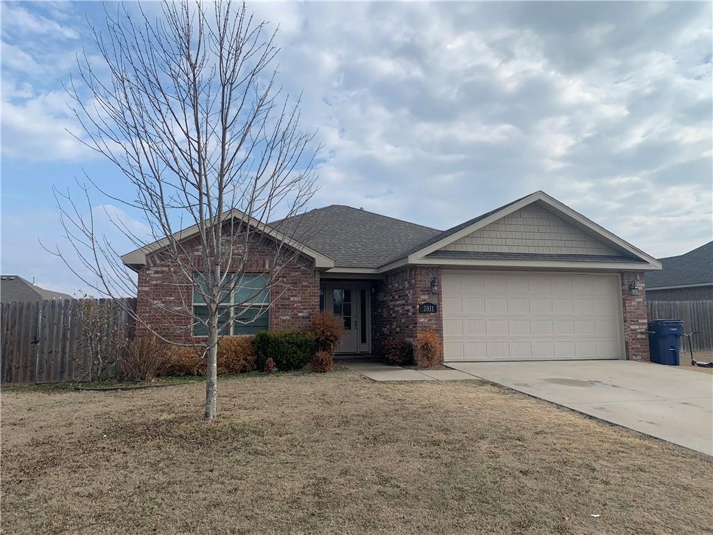 Welcome home! On the thriving north side of Siloam Springs, this beautiful 3-bedroom, 2-bathroom single-family home offers the perfect blend of comfort, convenience, and community. Whether you are looking to plant roots or find a peaceful retreat close to all the action, this property hits every mark. Interior Highlights: Inviting Open Floor Plan, Modern Kitchen,
Private Primary Suite, Flexible Living Space. Washer and dryer included. No smoking allowed. Pets negotiable with additional deposit.