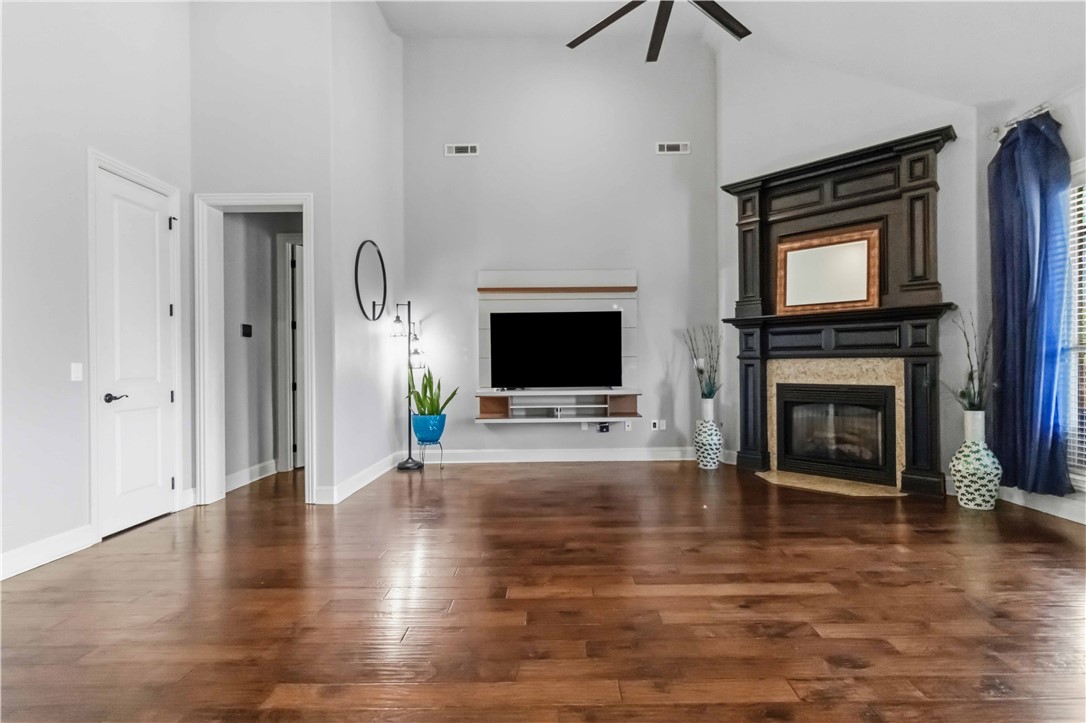 Peaks Ph III, The Rogers - Residential