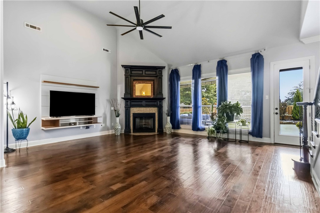 Peaks Ph III, The Rogers - Residential