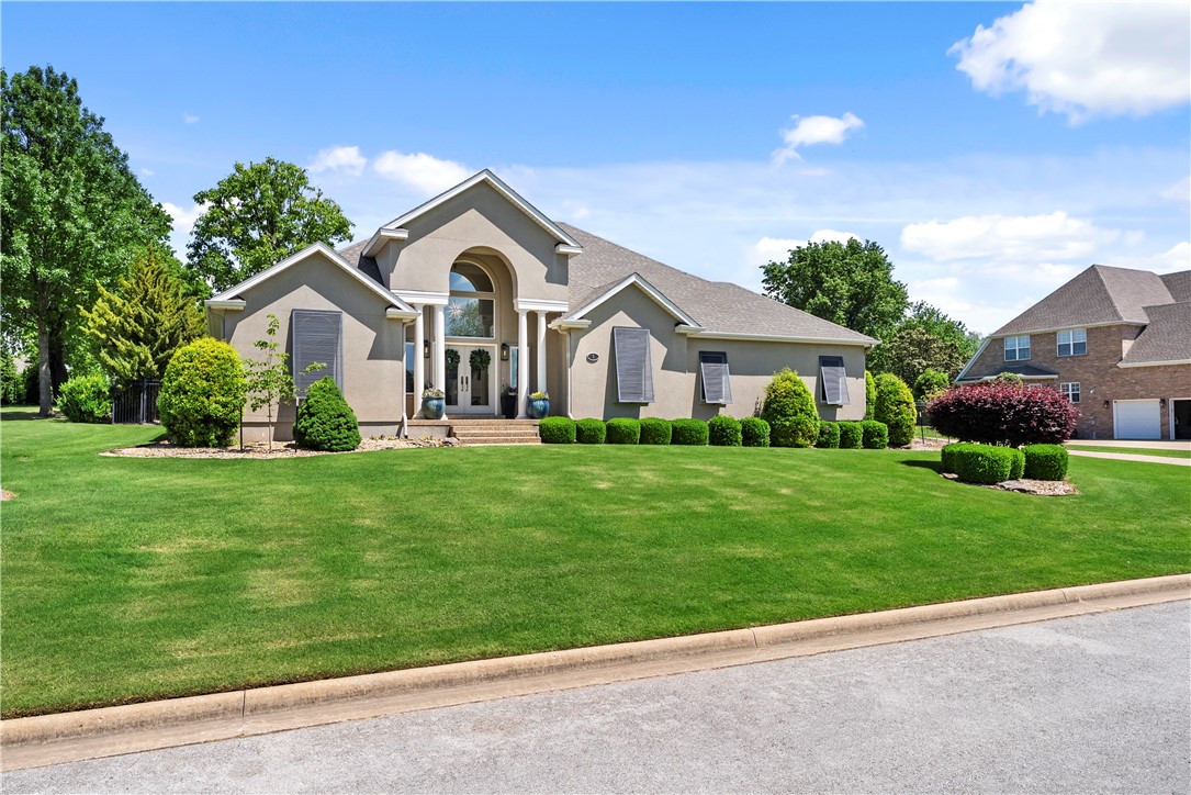 This elegant 4 bedroom 3 bath home sits on a large lot in the highly desirable neighborhood of Pinnacle. Numerous upgrades including paint, lighting, tile and Anderson sliding glass doors. The beautiful patio has been enlarged for entertaining. Meticulous attention to detail makes this one you don't want to miss.
Note: the hot tub is negotiable.