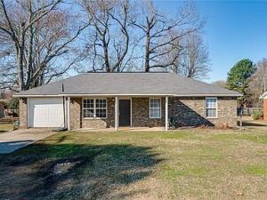 Perfect family or first starter home for the college attendees. It is within walking distance of the Ozark lower elementary schools and ATU Ozark. This 3Bd/2Ba beauty with an enclosed garage has been very well kept and boasts a privacy bordered back yard.  The clean and fresh palette with wood laminate flooring in the main living spaces is ready to grow with you.