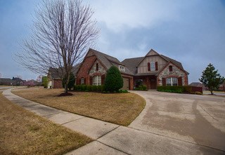 4 Bedroom plus office, large fenced landscaped yard, open floor plan, huge laundry room, high ceilings, corner lot,granite counters . Fresh paint thru the house , A/C replaced in 2017 ,carpet replaced 2017,electrical outlets in living room floors,Irrigation system, back yard has invisible fence. Home warranty included on this spectacular move in ready home.