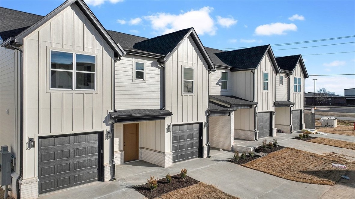 Pea Ridge Pointe Townhomes - Residential Lease