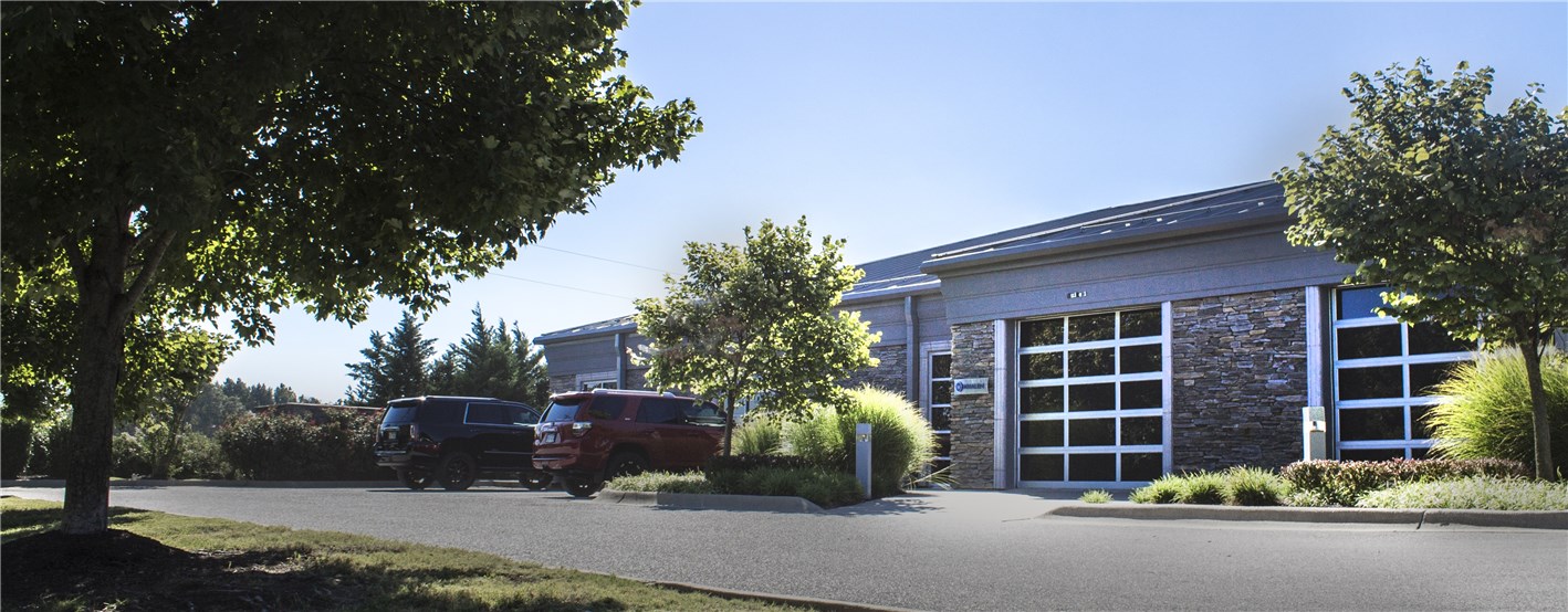 Great office building near Rainbow Curve in Bentonville near new McDonalds and Wal-Mart Neighborhood Market.  High Ceilings, stained concrete and carpeted floors with lots of natural light.  Each suite has a glass roll up door.