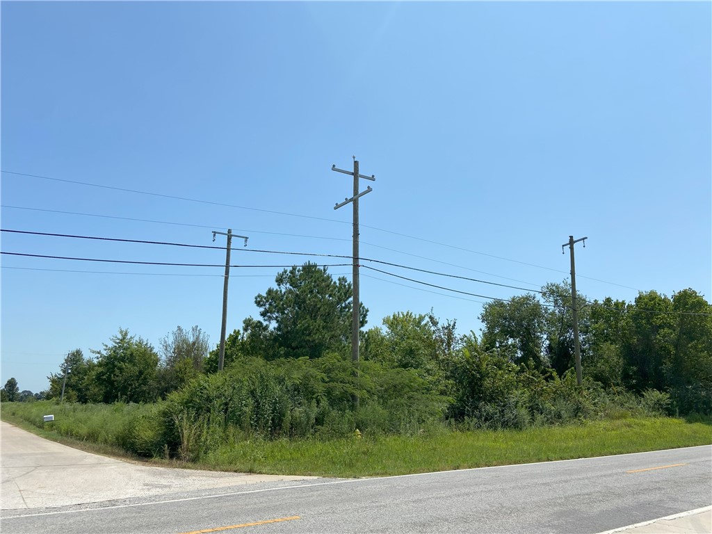 5 acres in a great location. Corner lot close to all things Siloam Springs has to offer. So many opportunities for this level lot.