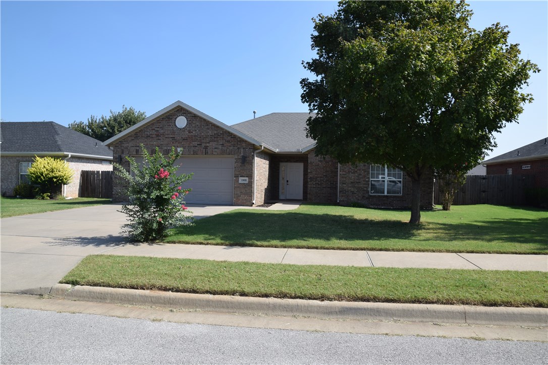Move-In Ready. Split Floor Plan. 3 spacious Bedrooms and ALL have Walk-In Closets. Large Eat-In Kitchen with substantial cabinet storage, lots of granite space, kitchen island with more storage, AND Pantry. Living room has hardwood flooring and corner gas log fireplace. Oversized Utility Room with hanging bar, cabinet storage & closet. 9 ft ceilings and blinds throughout. Great lot with mature trees, fenced backyard with gates on both sides. All Brick w/gutters. Updated fixtures and ceiling fans.