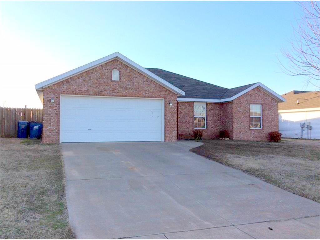 Great Home Zoned For Popular Schools In Bentonville District. 3 Bed / 2 Bath. Nice Open Concept.