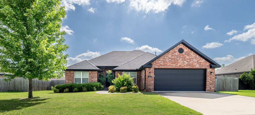Welcome home to this immaculate, one-owner home in the highly desirable Falcon Ridge subdivision! The inviting split floor plan features granite countertops, a gas range, hardwood floors, and a cozy gas fireplace. Meticulously cared for by its original owner, this 3-bed, 2-bath home looks practically untouched! You’ll adore the spacious eat-in kitchen alongside a massive, versatile formal dining room—ideal for grand holiday feasts or an enviable home office. Step outside to a beautifully crafted, covered back porch—the perfect spot for peaceful morning coffee or relaxing evening breezes. Schedule your tour today!
