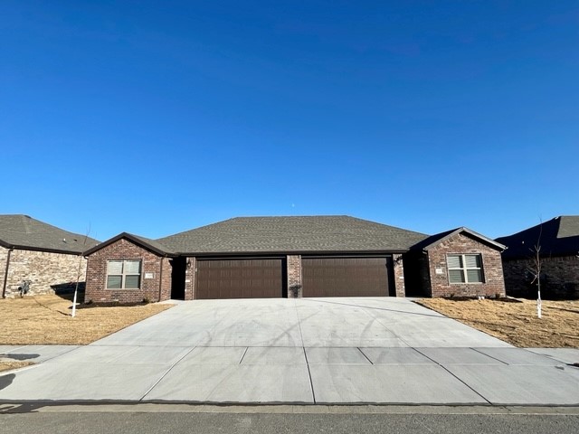 Great Location and close to everything Bentonville and Centerton have to offer. Split floor plan w/ 2 car garage, granite counter tops, ceramic wood look tile flooring, 6ft privacy fenced yard and more.  *** Pictures may not be of exact unit available, paint colors, fixtures and finish out will be similar.***