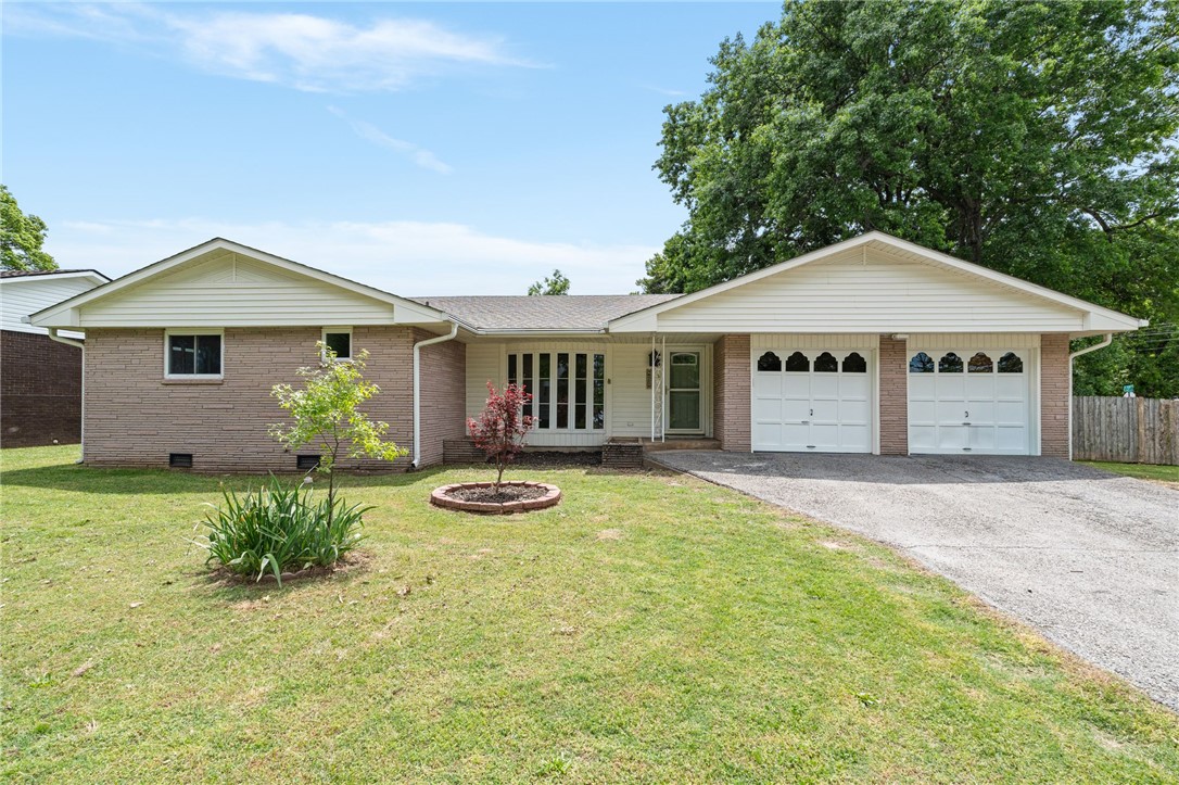 SELLER will pay up to $7K of Buyer's closing costs with acceptable offer. Freshly updated and ready for you to call it home! Well-maintained 3 bedroom, 2 bath home in Siloam Springs featuring a spacious layout with both a large living room and a separate den—perfect for flexible living or entertaining. The kitchen offers abundant cabinet space & opens to a bright, cheery breakfast room. The living room showcases a wonderful bay window—perfect for a Christmas tree or cozy seating area. Updates include new vinyl plank flooring, fresh interior paint & updated showers in both bathrooms. 
The home offers low-maintenance brick with vinyl trim and vinyl windows for added efficiency. Enjoy relaxing in the 15x20 sunroom overlooking a privacy-fenced backyard, with rock patio & storage building. Additional features include a two-car garage and a roof replaced in Nov 2025 .  
Siloam Springs offers a small-town feel with a historic downtown, local shops, coffee spots & restaurants, along with beautiful parks & walking trails.