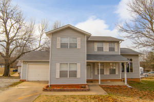 Convenient North Harrison location! Located in a subdivision on the north end of town is this spacious 3 bedroom, 2.5 bath home.  This lovely home features  a nice size living room, plus a large den with a tray ceiling and recessed lighting, a formal dining area, fenced backyard, nice deck and a shed. Come take a look...you will be glad you did.
