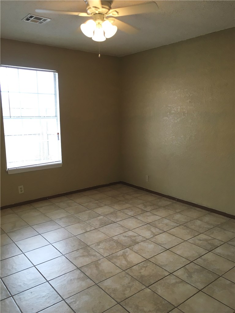 Oaks Add Ph II - Residential Lease