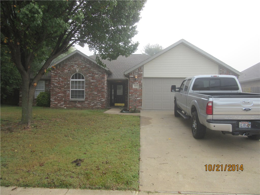 4 bedroom, 2 bath home situated in an established subdivision with medical, shopping and schools nearby. has a uniquely oversized back patio, great for entertaining or to relax.