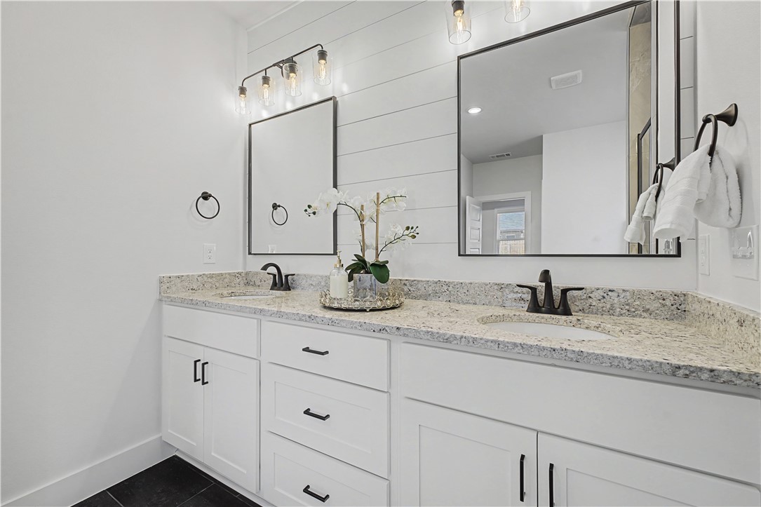 DIAMOND ESTATES PH V-CENTERTON - Residential