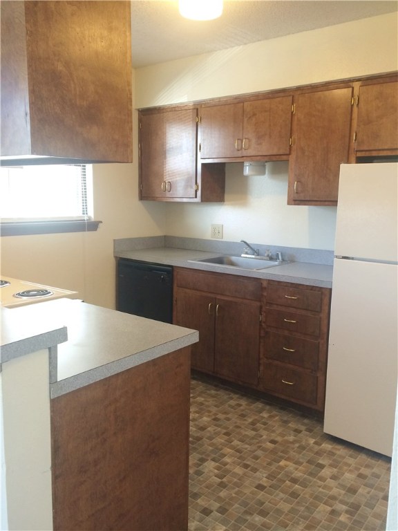 Very nice apartment in Fayetteville! New paint. All new vinyl plank throughout unit. 2 bedroom, 1.5 bath apartment - 817 square feet - upstairs unit - balcony off bedroom Stove, refrigerator, dishwasher, garbage disposal, full size washer & dryer. Shower/tub combo. Walk-in closet. All electric unit. Tenant pays electric, water/trash. Walking distance to Asbell Elementary & the U of A tan bus line. Vacant. Call today to preview.