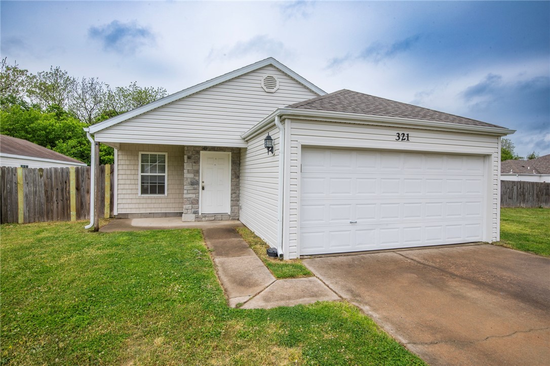 reat home in Decatur. 3 bedroom 2 bath home with open floor plan, fresh paint and wood style flooring through main living area and bedrooms. Kitchen includes dishwasher, over range microwave and pantry. Master bedroom has walk in closet. Nice patio and large fenced yard.