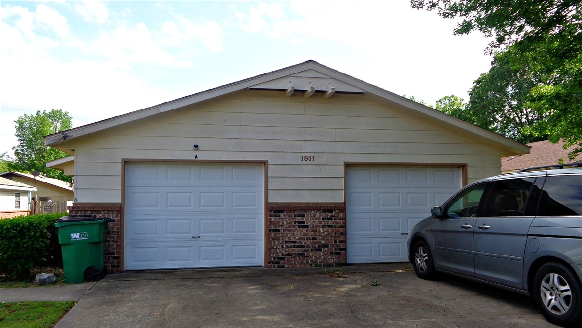 This well kept duplex features 2 beds and 1 bath per side with low maintenance tile flooring throughout. There is one newer HVAC & Furnace and both tenants are on month to month leases at $700 and $500 per month.