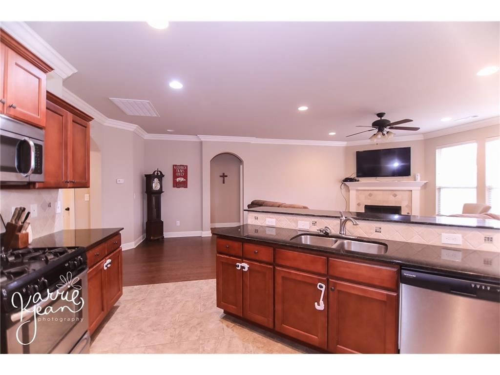 Hamptons, The Cave Sprgs - Residential