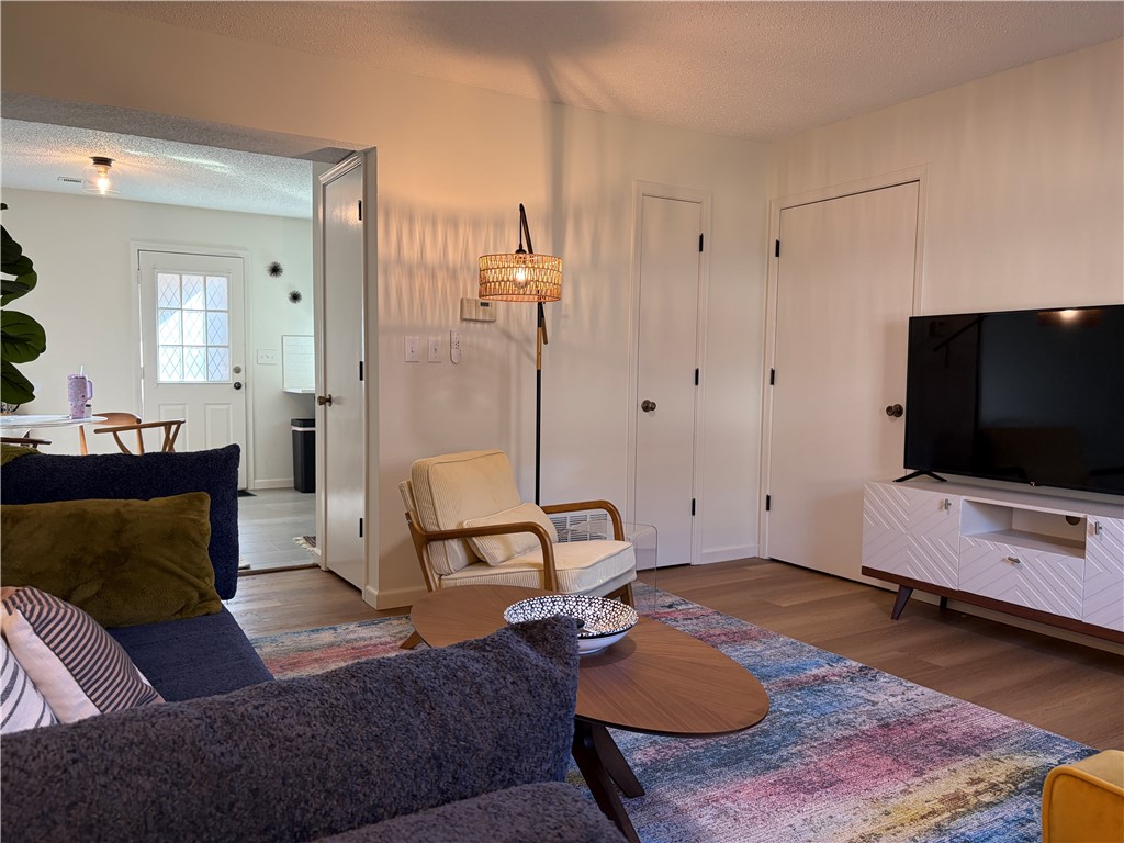 Oak Tree Condos - Residential Lease