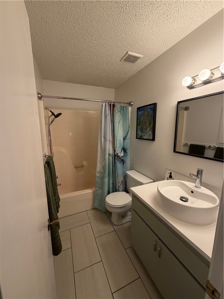 Oak Tree Condos - Residential Lease
