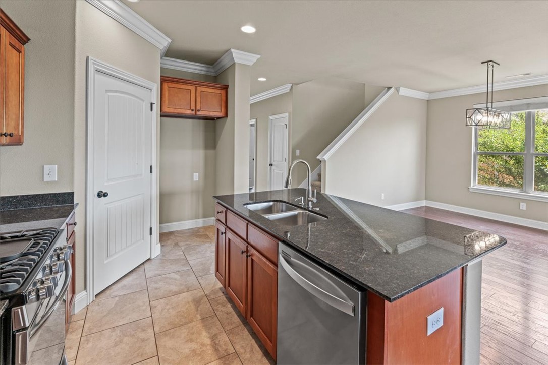 Hamptons, The Cave Spgs - Residential