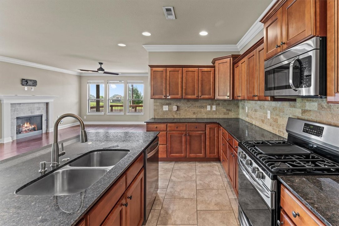 Hamptons, The Cave Spgs - Residential