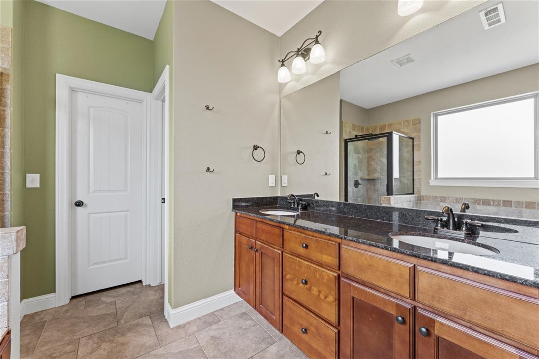 Hamptons, The Cave Spgs - Residential