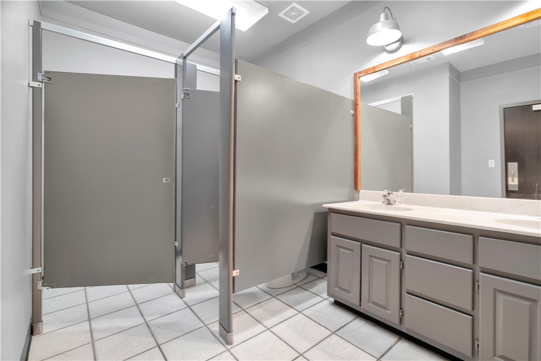 Fayetteville Outlots - Commercial Lease