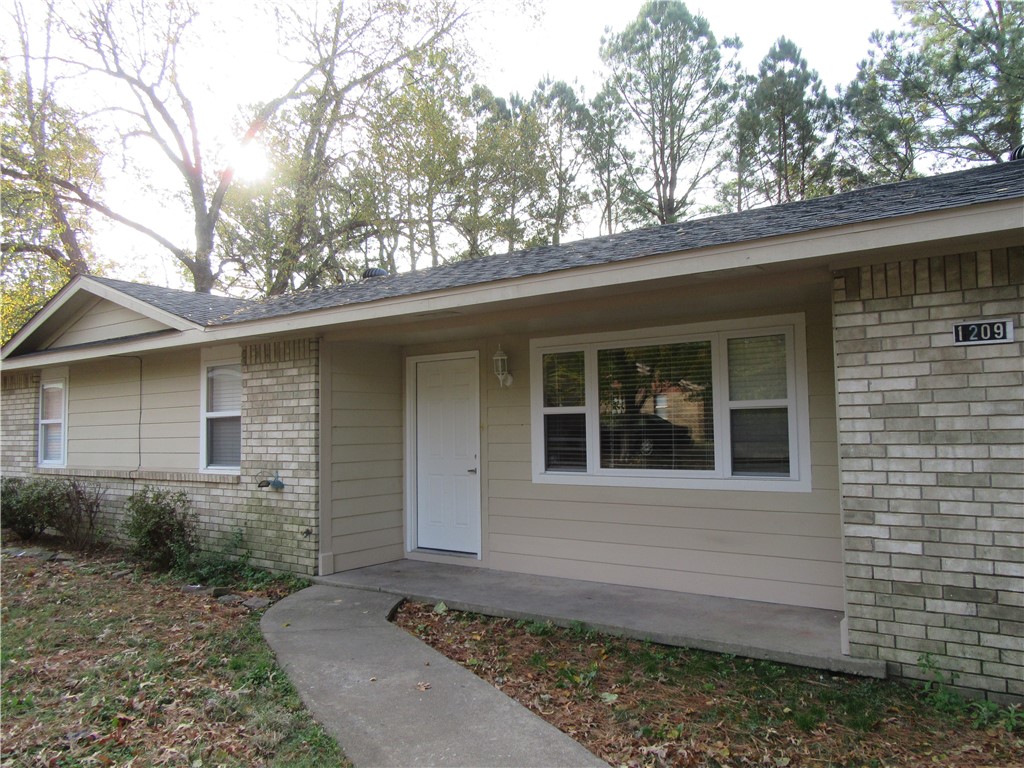 You will love this home located at the end of a cul-de-sac with a large backyard.  It has 3 bedrooms, 1.5 baths with a 1 car garage.  It has easy access to Hwy 412.