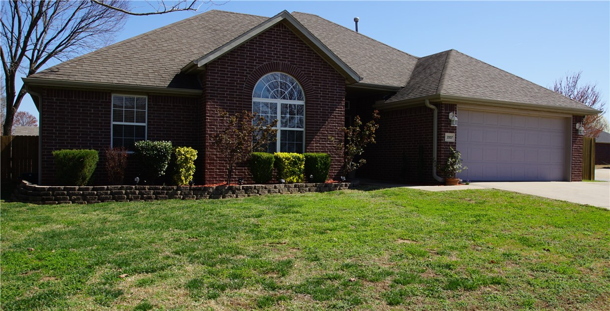 Don't miss out...This one will go fast!!! This fantastic, centrally located, Bentonville home has been meticulously maintained inside and out. Quality upgrades have been made throughout the house, including newer flooring & newer paint. The split floor-plan offers plenty of space for the whole family. Investors...Don't miss this opportunity!