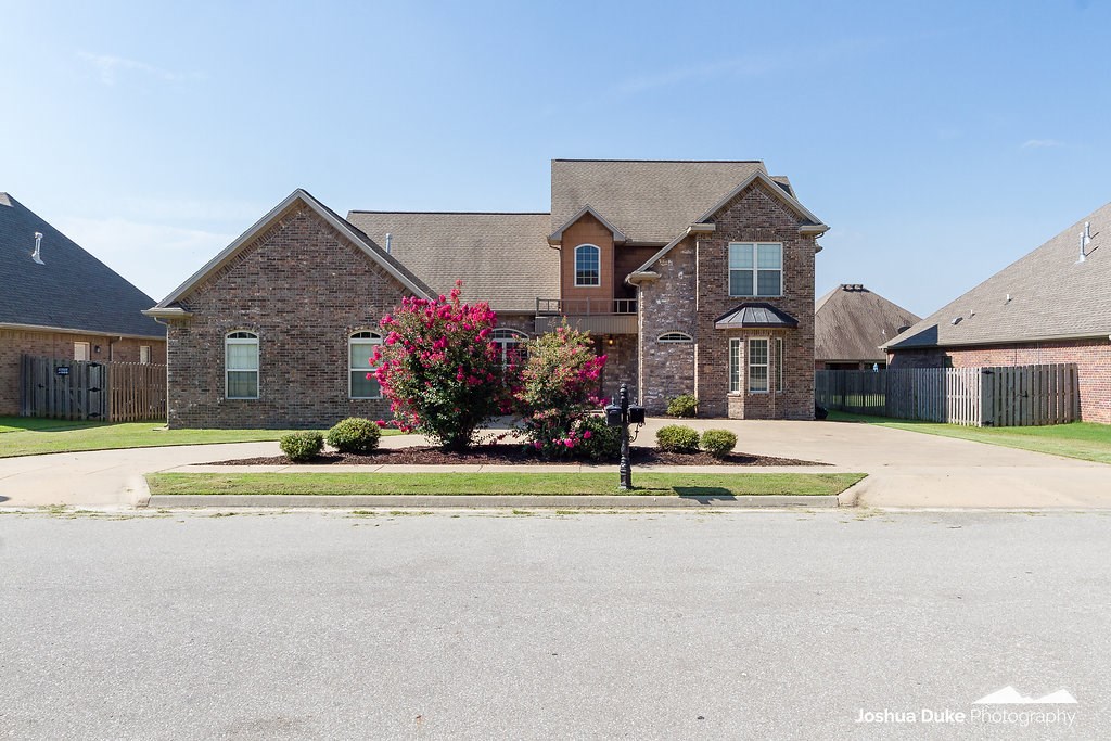 Clean and move-in ready home in West Fayetteville Cross Keys S/D.  2,780 heated sq ft includes 4 bedrooms and 3 full baths, formal dining, eat in kitchen, generous sized living room, and a bonus room.  2 bedrooms are on the main floor of the this home and then 2 bedrooms and the bonus are upstairs.  Other amenities include walk in pantry, double ovens, Jenn air cooktop w grill, central vacuum, hardwood floors, two-sided fireplace, circle driveway with side load garage.  New carpet and paint.