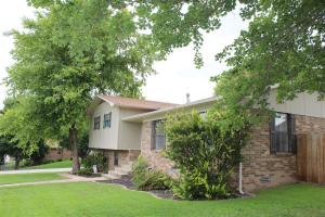 Great 3BR/2BA home with pool, right next to Golf Course. Beautiful hardwood floors, private backyard, wooded fence, a corner lot just a few feet from the cart path. new HVAC in 2014, roof in 2014, hot water heater in 2015. Exterior painted within last 3 years!