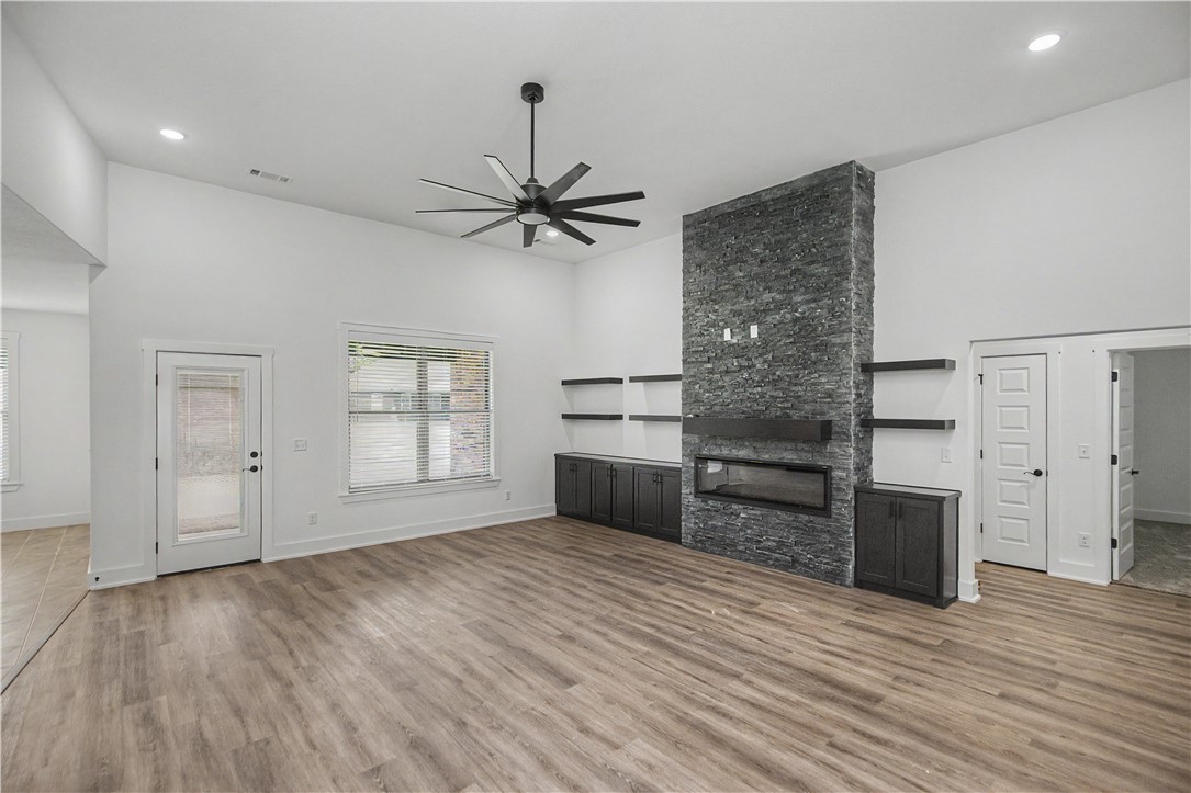 Oak Brook Sub Ph 1 Siloam Spgs - Residential