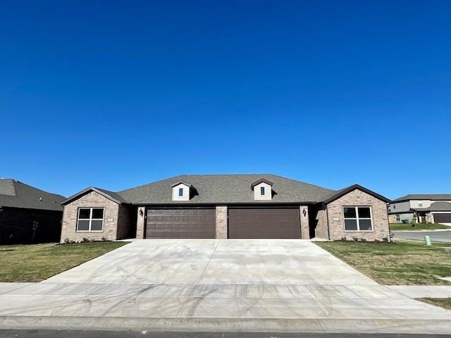 Great Location and close to everything Bentonville and Centerton have to offer. This beautiful 3 bedroom 2 bathroom duplex has all the amenities you could ask for like granite counter tops, ceramic wood look flooring, 6ft privacy fenced yard, 2' faux wood blinds and more! **Pictures may not be of exact unit or finishes**