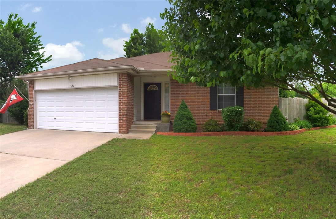 Move-in ready home featuring 1,478 sq. ft., 3 BR, 2 BA, split floor plan, new paint, large master bedroom with walk-in closet. Also features a 12x12 covered patio and a large landscaped backyard.