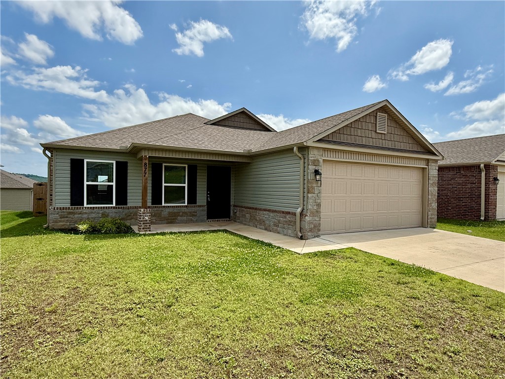 Charming 3BR/2BA New Home in South Fayetteville Located in the desirable Park Meadows community, this newly built home offers comfort and convenience in a prime South Fayetteville location. Just minutes from the University of Arkansas, the Downtown Square, and Dickson Street, you'll enjoy easy access to everything Fayetteville has to offer. Don't miss the opportunity to live in this inviting and well-connected neighborhood!