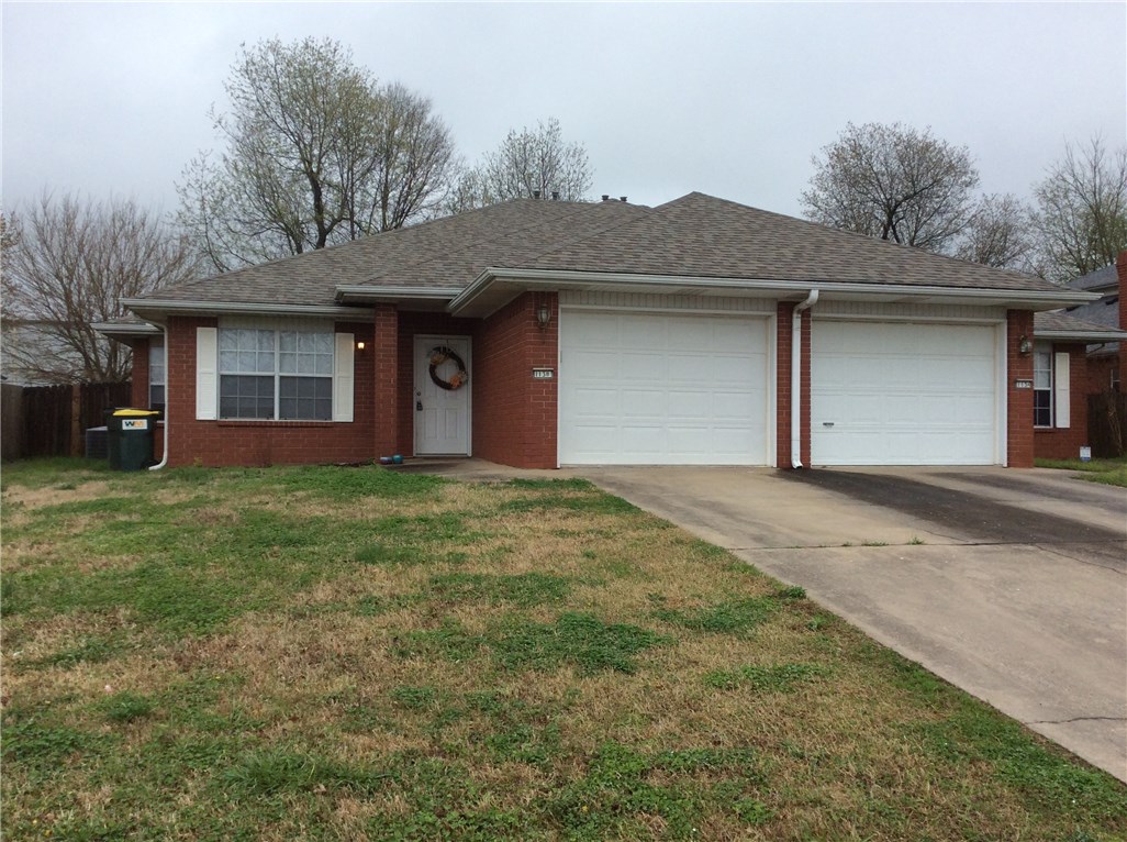 Conveniently located duplex in Lowell!  close to JB Hunt.  3 bed, 2 bath,  w/attached 1 car garage and fenced yard.