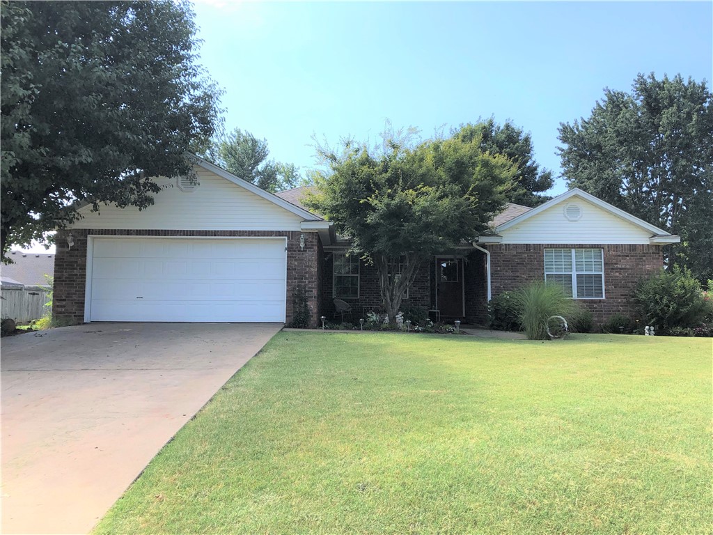 Very nice home in Southwinds in Farmington. Home features 1,813 sq. ft., 4 bedrooms, very large owner's suite bedroom with a sitting area, 2 full baths, fireplace, separate formal dining room, split floor plan, whirlpool tub plus shower, oak cabinets, breakfast bar plus breakfast area. Fenced backyard, nice landscaping. This property has been taken care of extremely well. Same owner for 20 plus years.