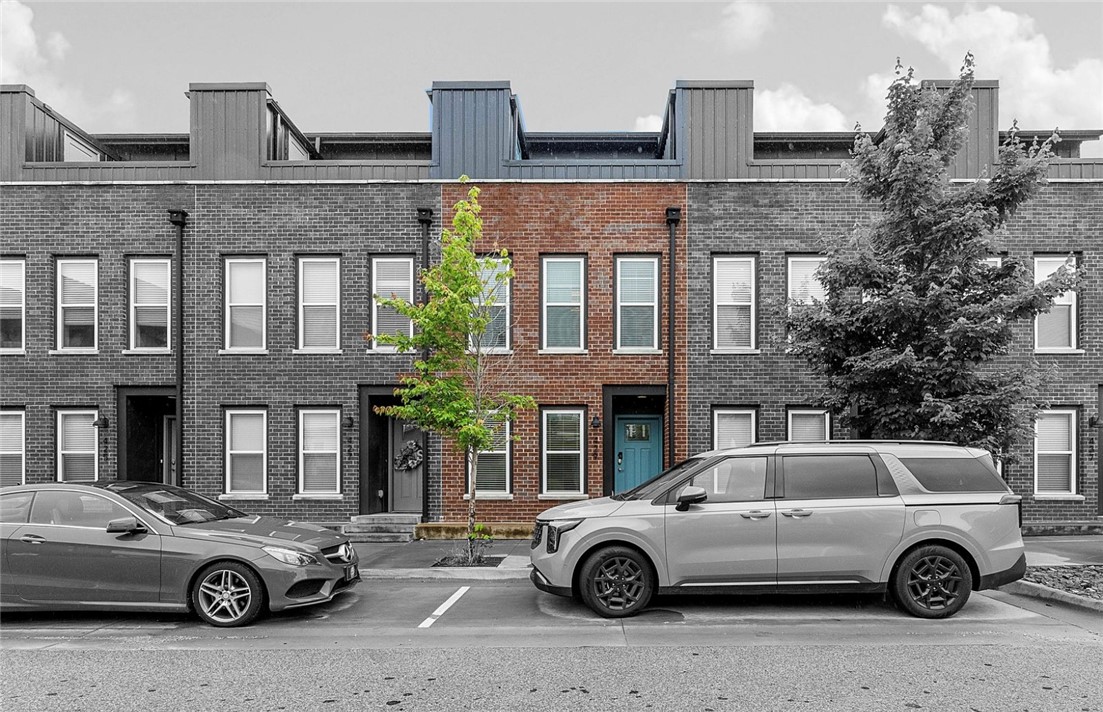 Modern 3-Story Townhouse in the Heart of Downtown Bentonville!
Live steps away from the Bentonville Square in this stylish and spacious 2 bedroom, 2 bath townhouse. Spanning three stories, this home offers an open-concept living area, a sleek kitchen with modern appliances, and private rooftop balcony—perfect for entertaining or unwinding with views of downtown.
Enjoy the ultimate urban lifestyle with direct access to bike and walking trails, including the Razorback Greenway, and be within walking distance of top-rated restaurants, shops, and Crystal Bridges Museum.
Features: 2 Bedrooms, 2 Full Baths. Three-Story Layout with Rooftop Balcony. Attached Garage. Steps from Trails, Dining, and Entertainment
Whether you're an outdoor enthusiast, foodie, or art lover, this townhouse places you in the center of it all.