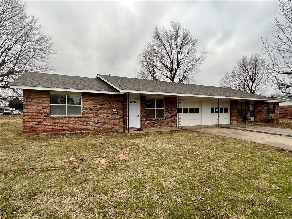 Nice duplex in Springdale, Property features 2 bedrooms, 1 full bath, vinyl wood floor throughout, 1 car garage, and back patio for grilling/entertaining.